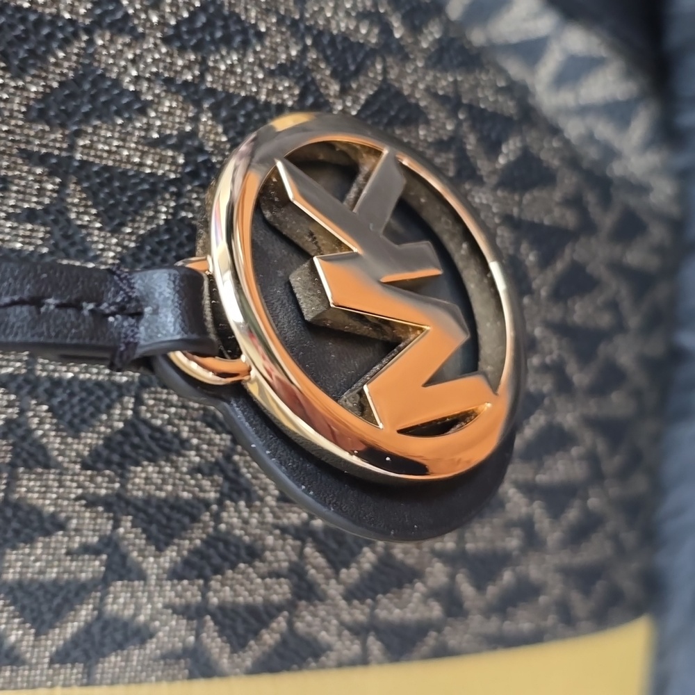 Michael Kors Large Tote With Small Insert Bag.Non… - image 2